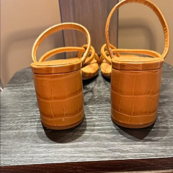 ANTONIO MELANI Croc-Embossed Tan Heels - Picture 8 of 11